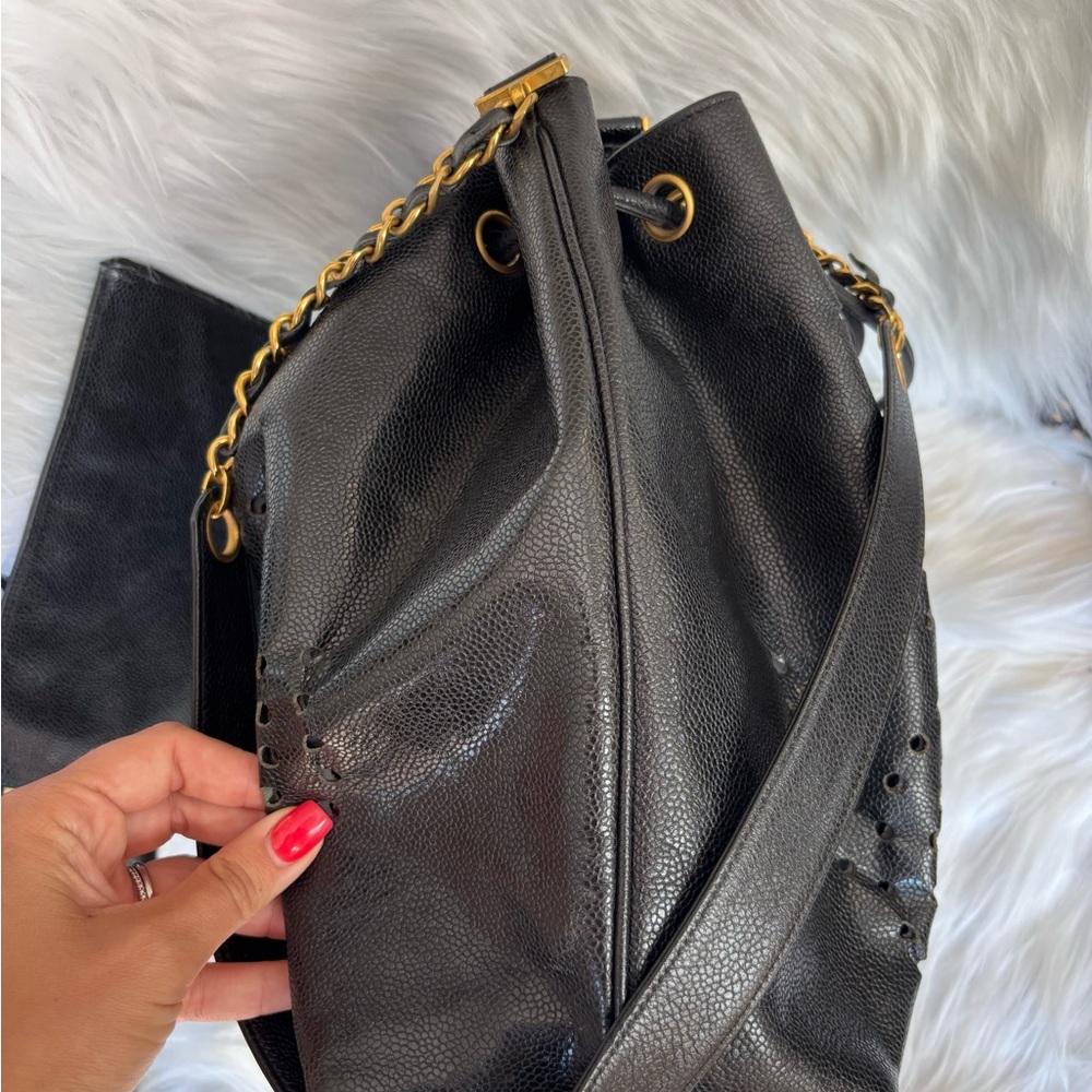 Authentic CHANEL perforated bucket black leather with pouch - Picture 13 of 15
